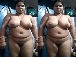 Sexy Bhabhi Showing her Nude Body