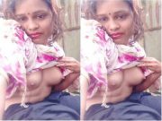 Desi Village Bhabhi Show’s Her Boobs and pussy