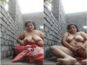 Desi Vlg Bhabhi Shows Big Boobs and Pussy